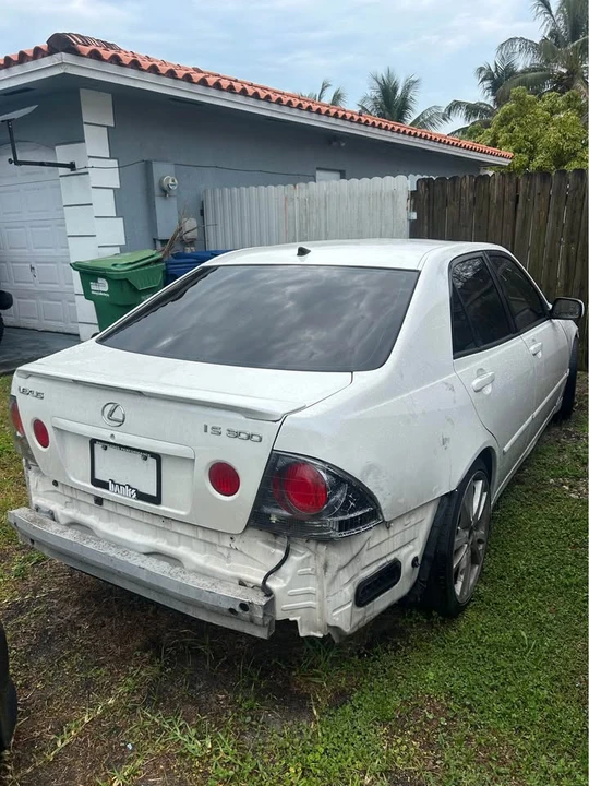 2004 Lexus IS 1st Gen - Image 5 of 11