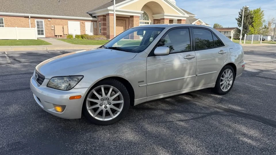 2004 Lexus IS 1st Gen - Image 10 of 19