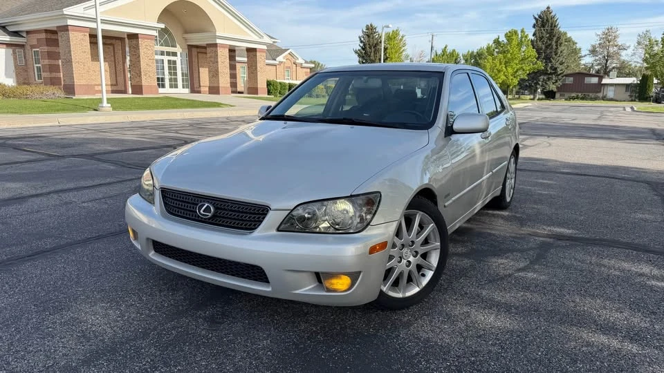 2004 Lexus IS 1st Gen - Image 11 of 19