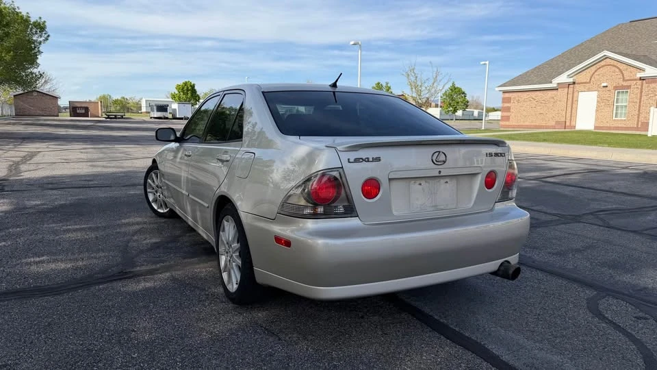 2004 Lexus IS 1st Gen - Image 7 of 19