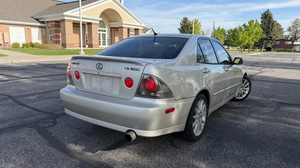 2004 Lexus IS 1st Gen - Image 5 of 19