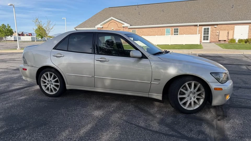 2004 Lexus IS 1st Gen - Image 2 of 19