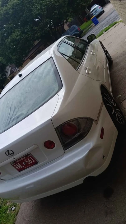 2004 Lexus IS 1st Gen - Image 5 of 10