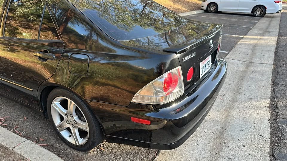 2004 Lexus IS 1st Gen - Image 10 of 18