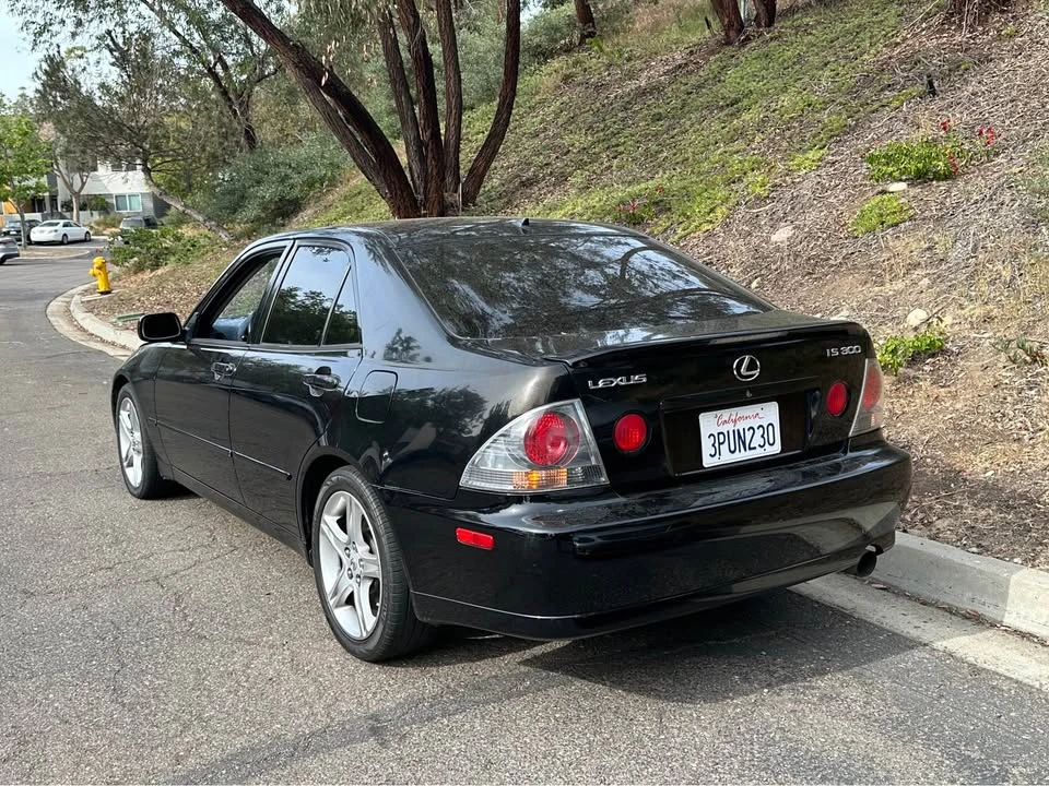 2004 Lexus IS 1st Gen - Image 2 of 18