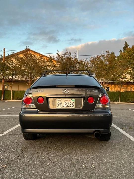 2004 Lexus IS 1st Gen - Image 5 of 20
