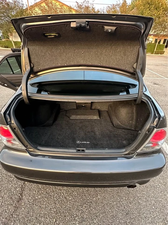 2004 Lexus IS 1st Gen - Image 19 of 20