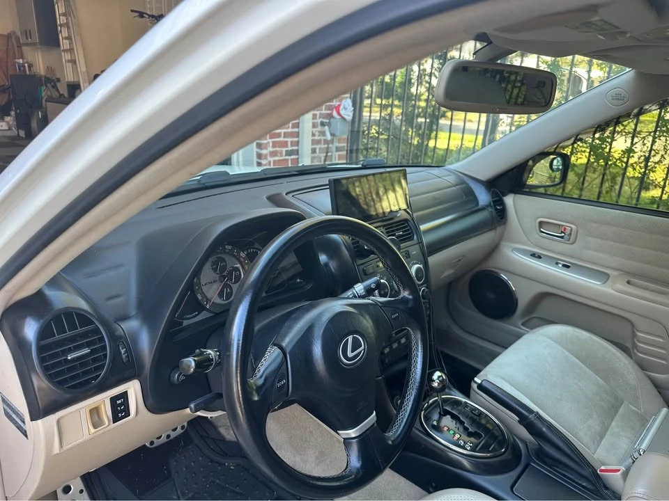 2004 Lexus IS 1st Gen - Image 11 of 13