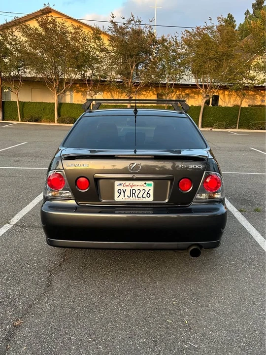 2004 Lexus IS 1st Gen - Image 11 of 20