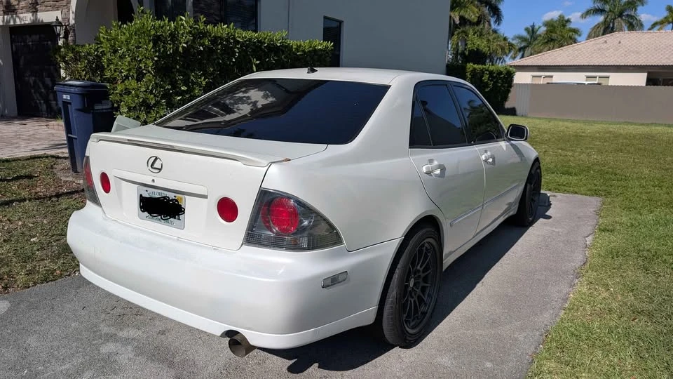 2004 Lexus IS 1st Gen - Image 5 of 11