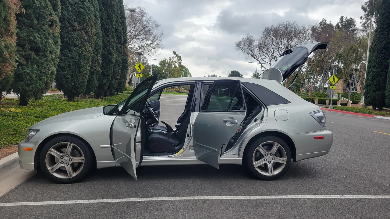 2004 Lexus IS 1st Gen - Image 6 of 17