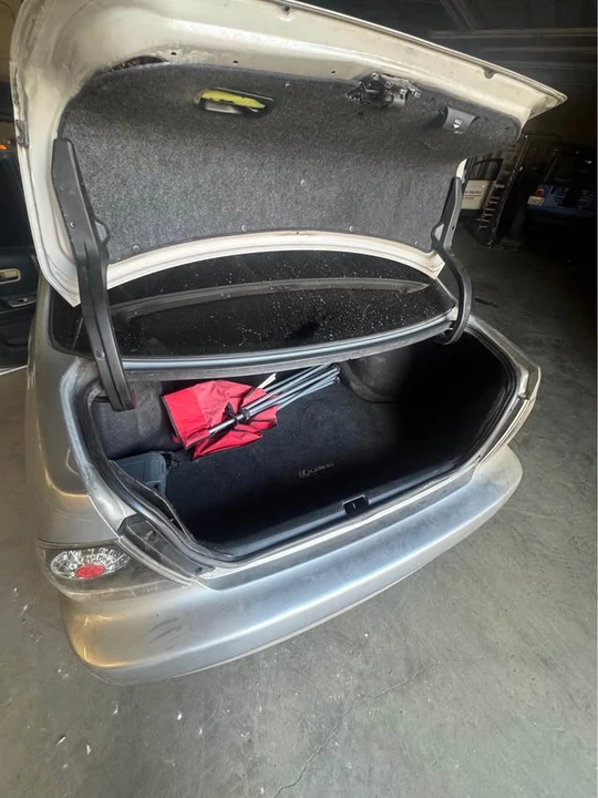 2004 Lexus IS 1st Gen - Image 5 of 10