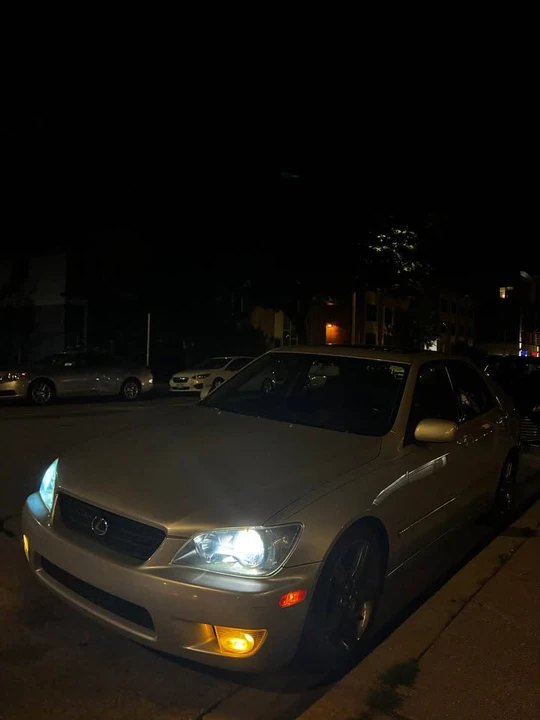 2004 Lexus IS 1st Gen - Image 10 of 13