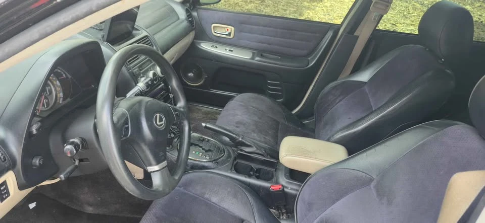 2004 Lexus IS 1st Gen - Image 5 of 7