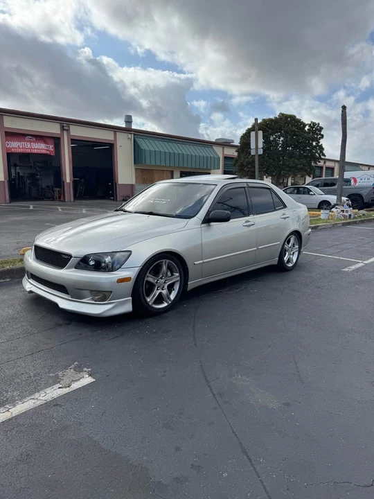 2004 Lexus IS 1st Gen - Image 3 of 3