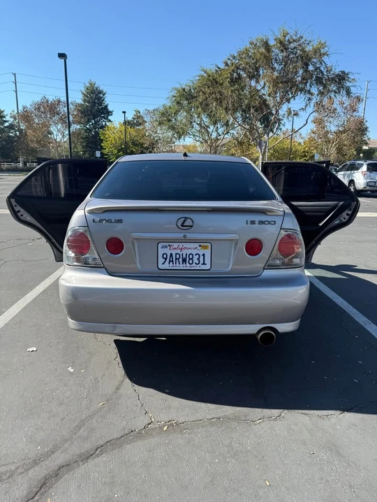 2004 Lexus IS 1st Gen - Image 5 of 11