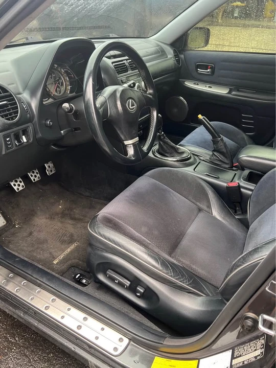2004 Lexus IS 1st Gen - Image 7 of 13