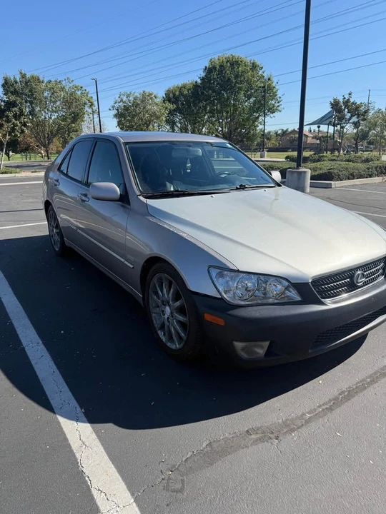 2004 Lexus IS 1st Gen - Image 4 of 11