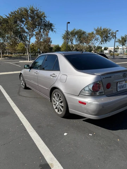 2004 Lexus IS 1st Gen - Image 2 of 11