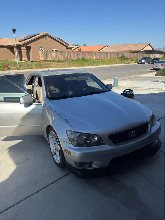2004 Lexus IS 1st Gen - Image 9 of 11