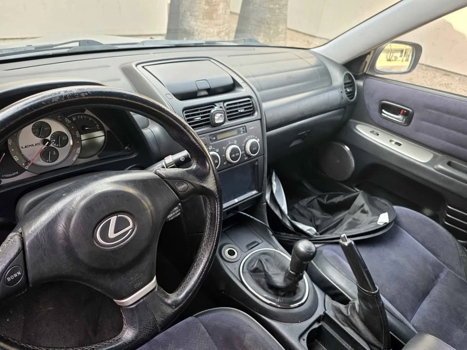 2004 Lexus IS 1st Gen - Image 11 of 19