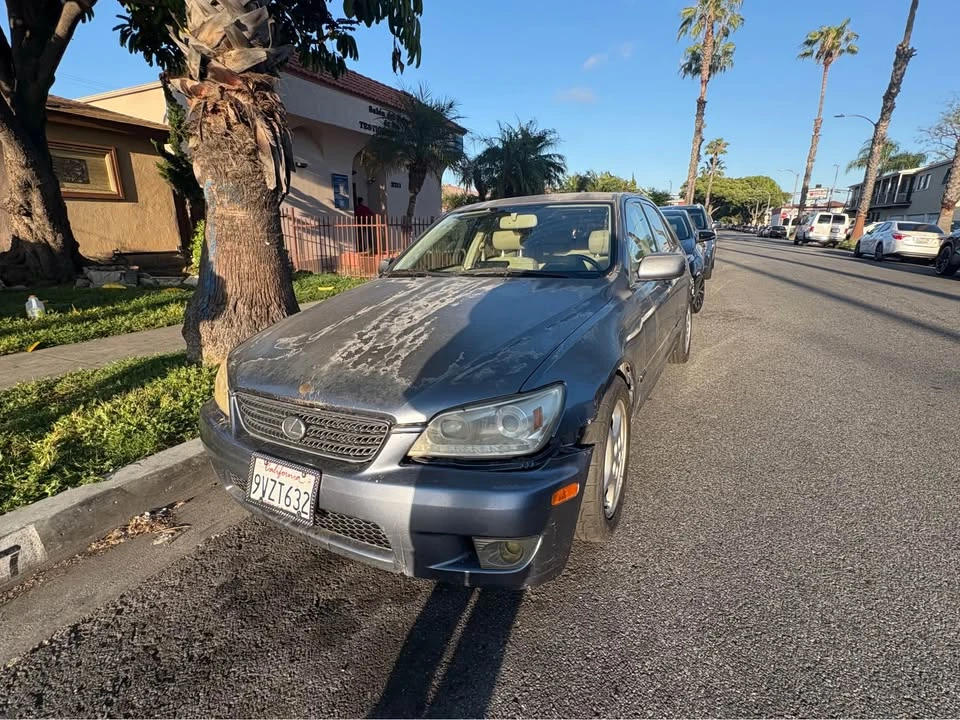 2004 Lexus IS 1st Gen - Image 5 of 10