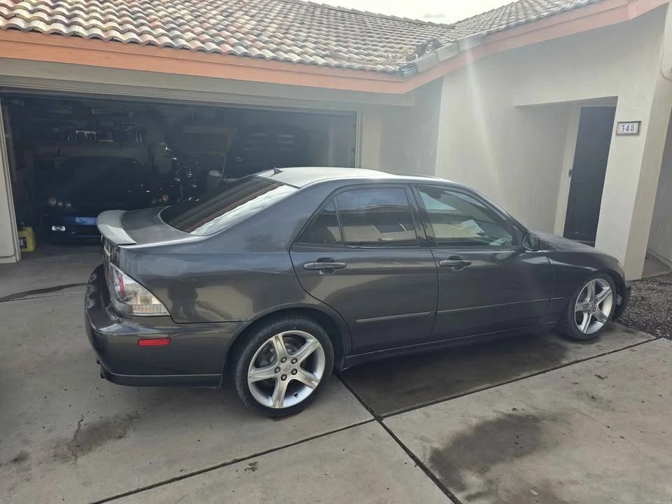 2004 Lexus IS 1st Gen - Image 5 of 19
