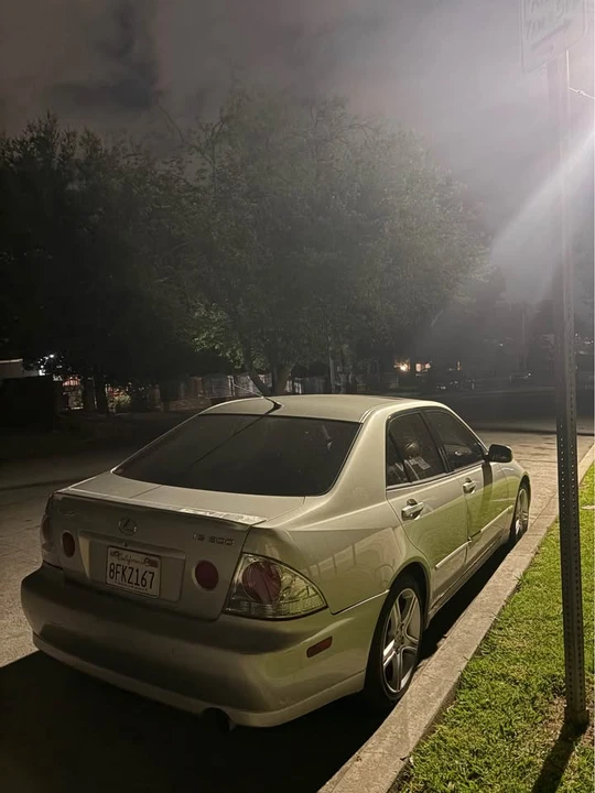 2004 Lexus IS 1st Gen - Image 3 of 4