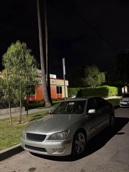 2004 Lexus IS 1st Gen - Image 2 of 4
