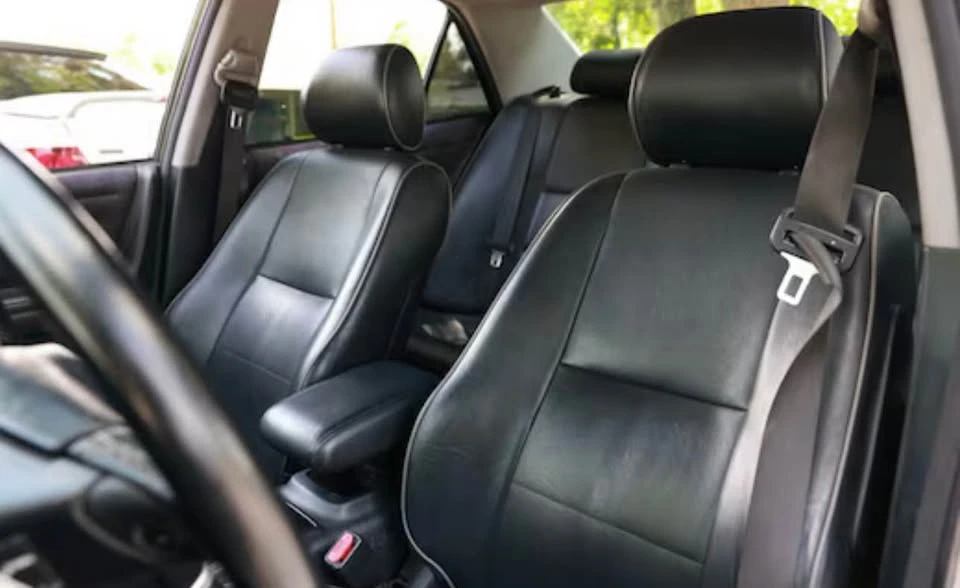 2004 Lexus IS 1st Gen - Image 5 of 6