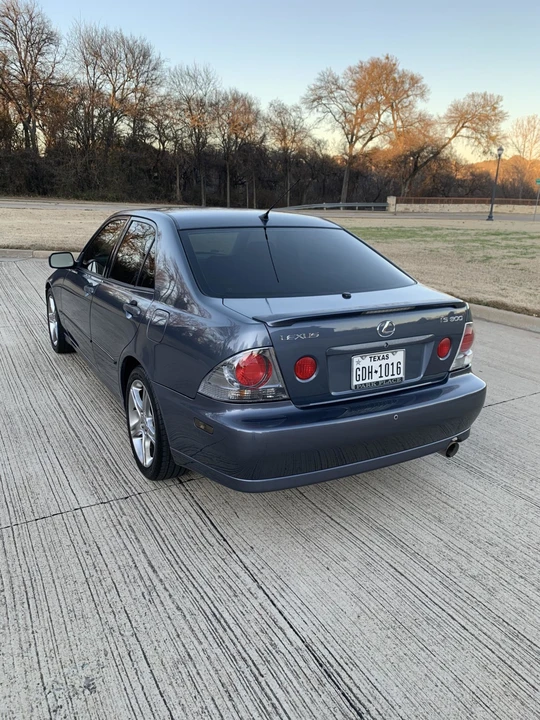 2004 Lexus IS 1st Gen - Image 18 of 31