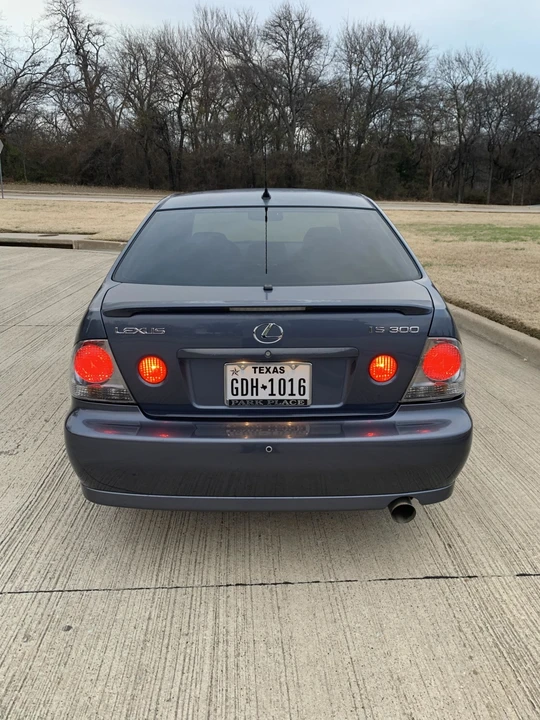 2004 Lexus IS 1st Gen - Image 17 of 31