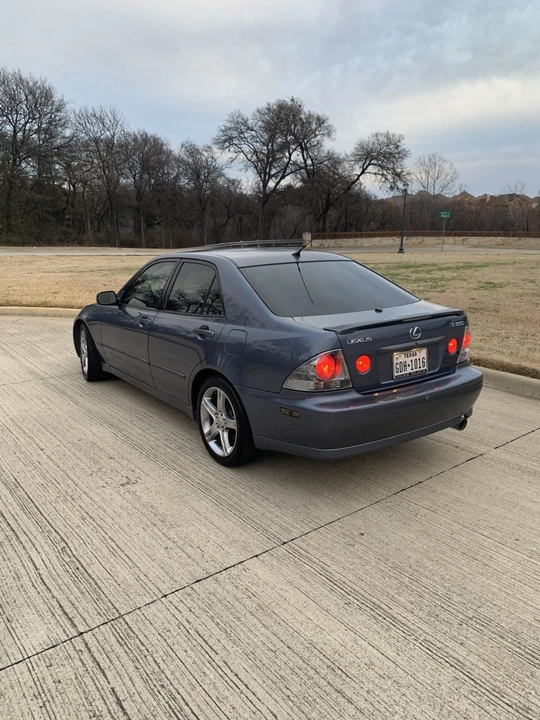 2004 Lexus IS 1st Gen - Image 19 of 31