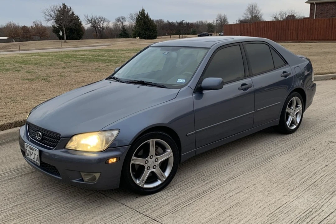 2004 Lexus IS 1st Gen - Image 4 of 31