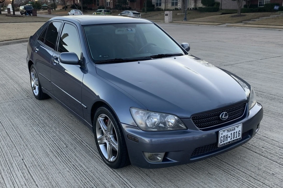 2004 Lexus IS 1st Gen - Image 11 of 31
