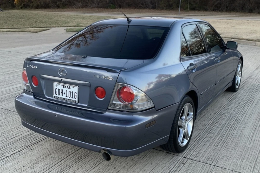 2004 Lexus IS 1st Gen - Image 15 of 31