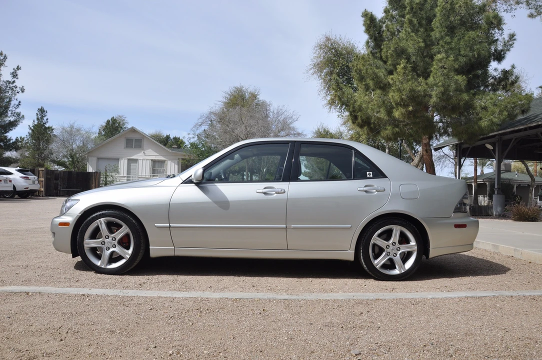 2004 Lexus IS 1st Gen - Image 5 of 31