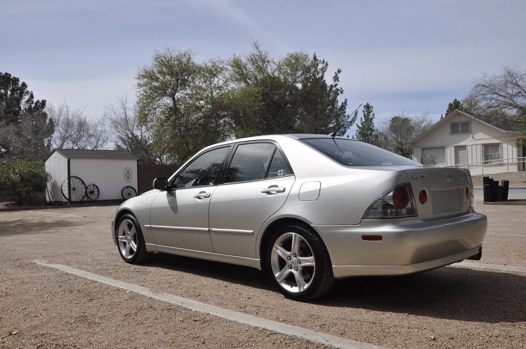 2004 Lexus IS 1st Gen - Image 7 of 31