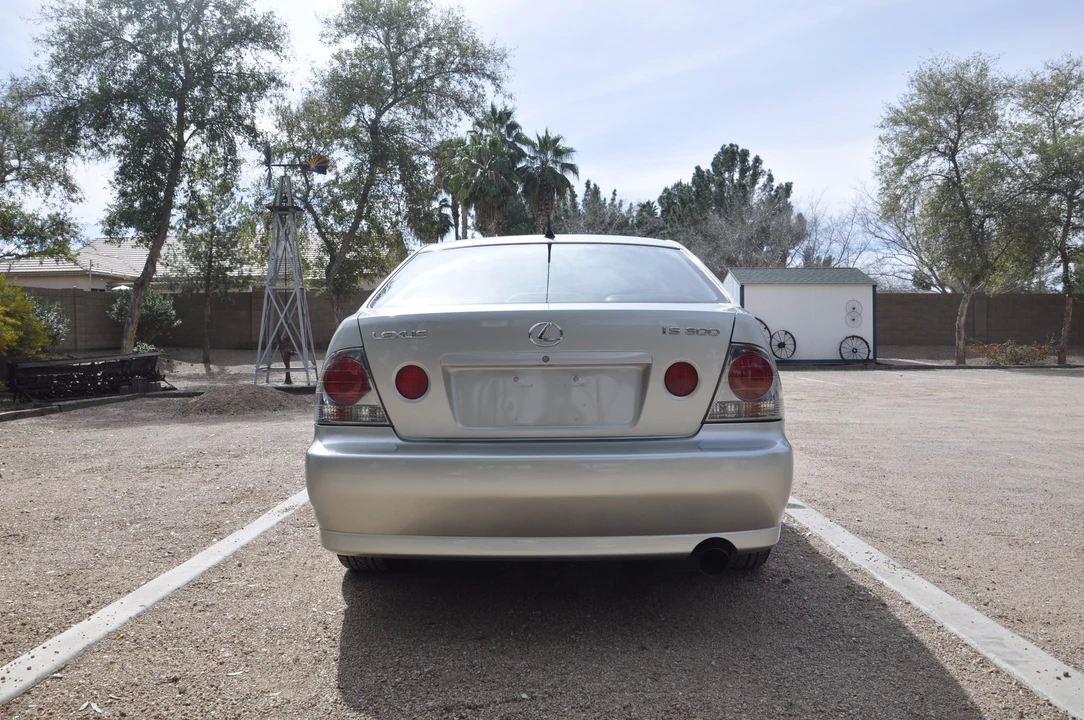 2004 Lexus IS 1st Gen - Image 8 of 31