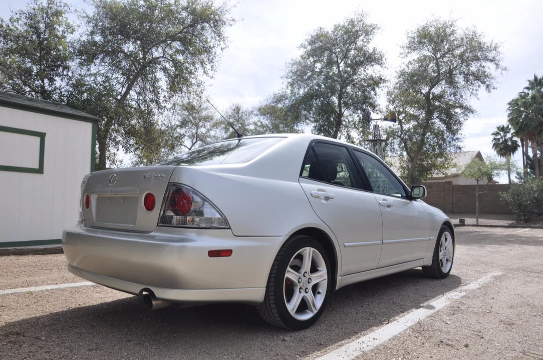 2004 Lexus IS 1st Gen - Image 11 of 31