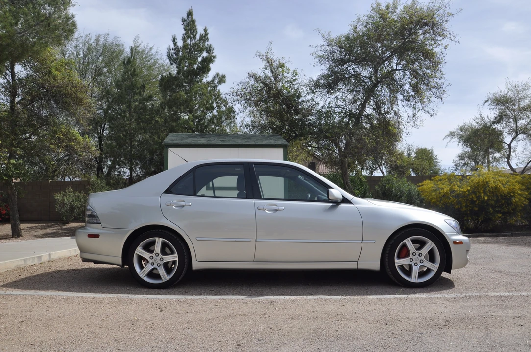 2004 Lexus IS 1st Gen - Image 12 of 31