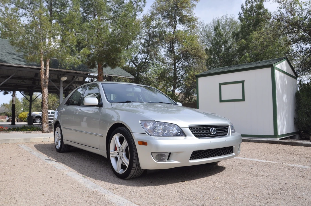 2004 Lexus IS 1st Gen - Image 13 of 31