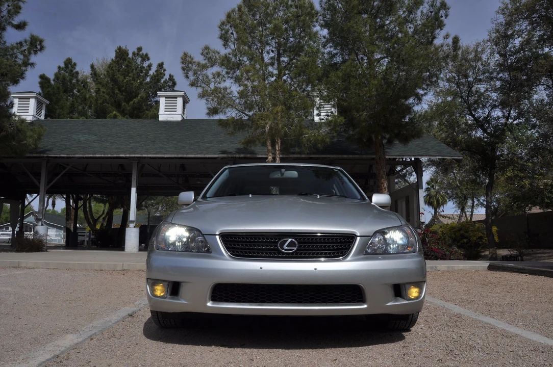 2004 Lexus IS 1st Gen - Image 16 of 31