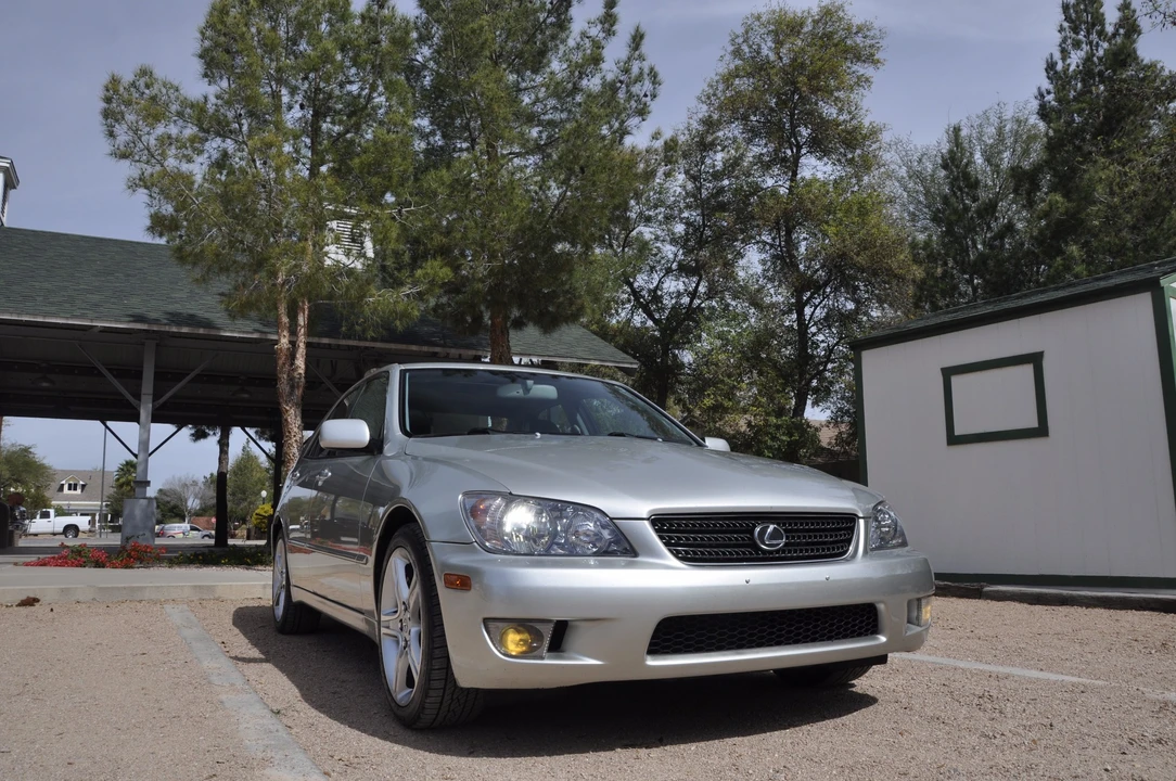 2004 Lexus IS 1st Gen - Image 15 of 31