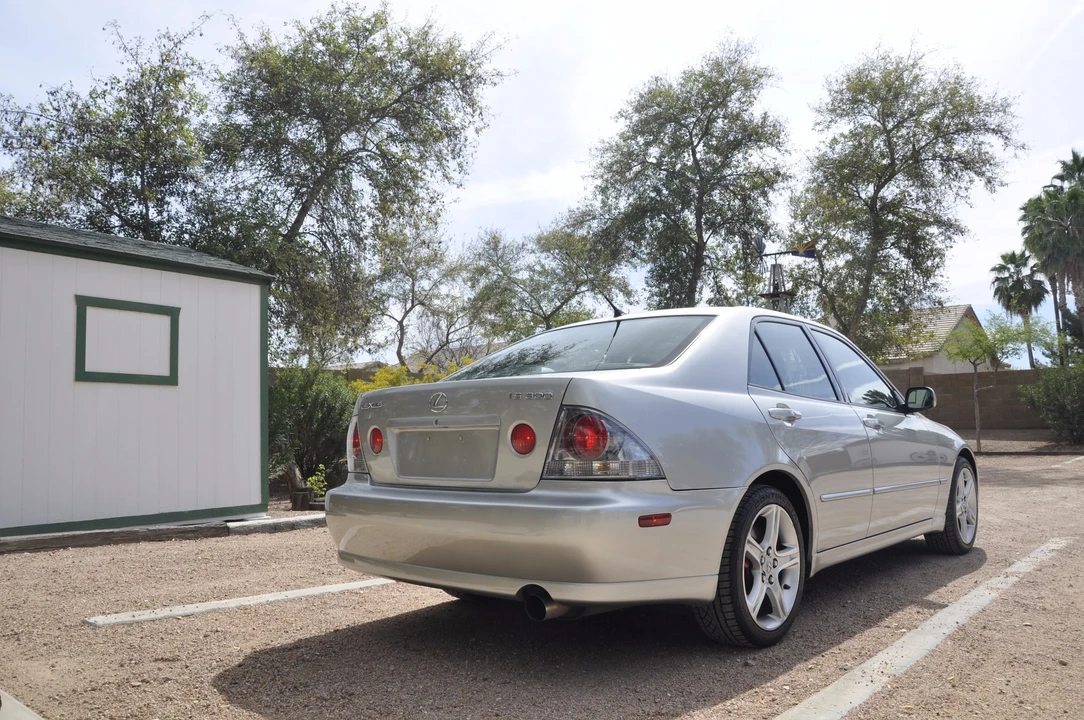 2004 Lexus IS 1st Gen - Image 10 of 31