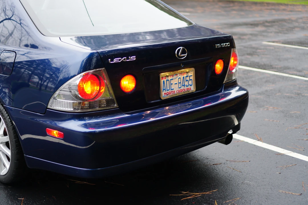 2004 Lexus IS 1st Gen - Image 9 of 31