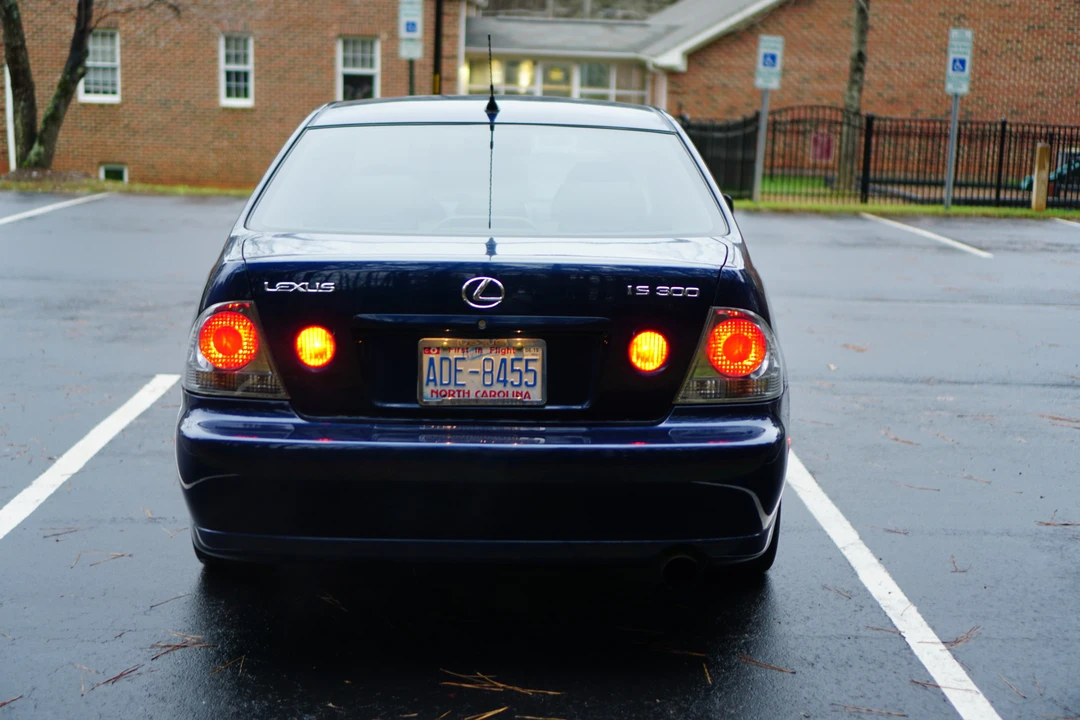 2004 Lexus IS 1st Gen - Image 11 of 31