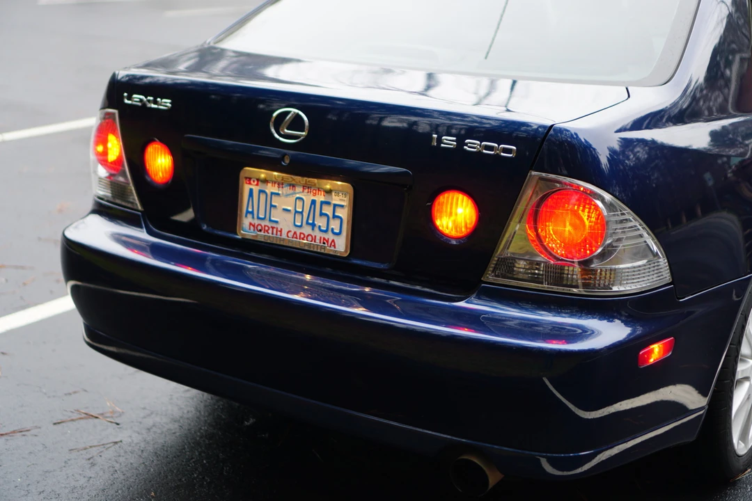 2004 Lexus IS 1st Gen - Image 13 of 31