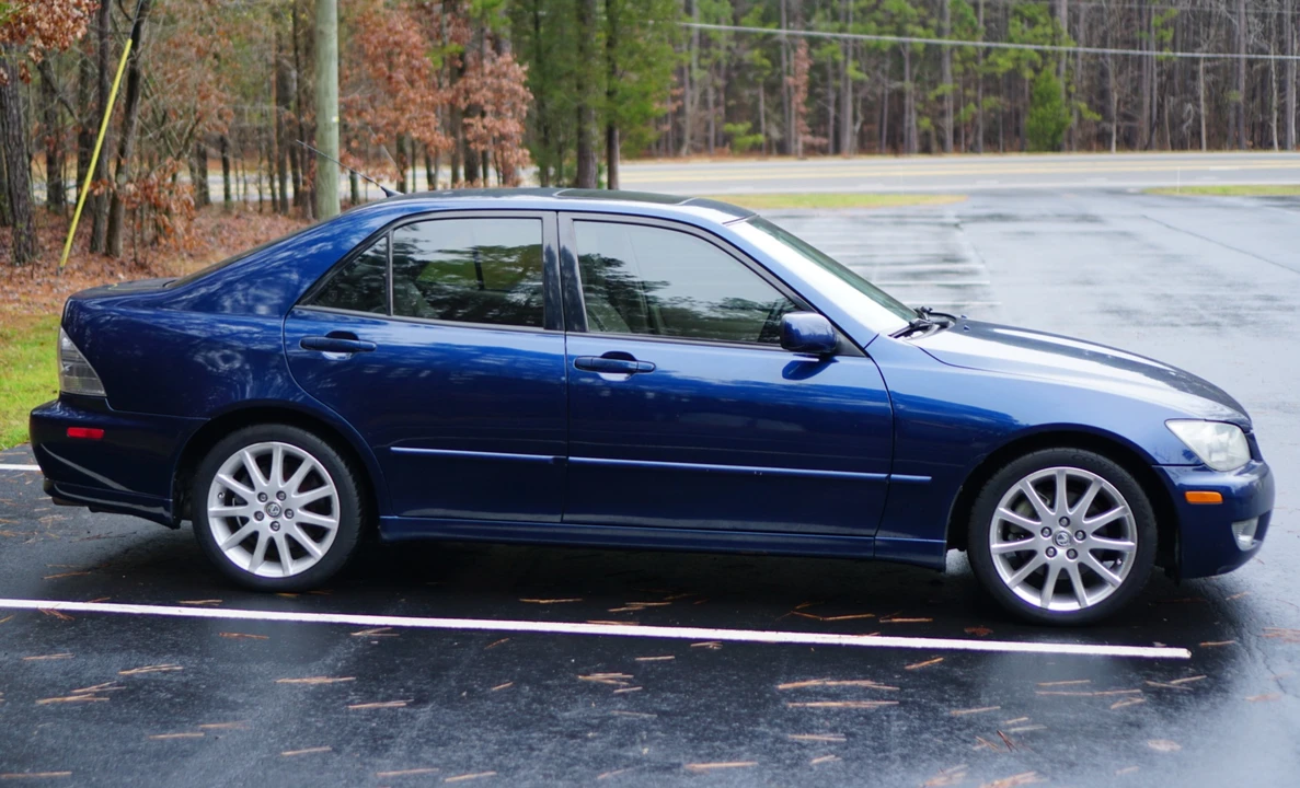 2004 Lexus IS 1st Gen - Image 15 of 31