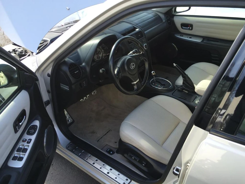 2004 Lexus IS 1st Gen - Image 25 of 28